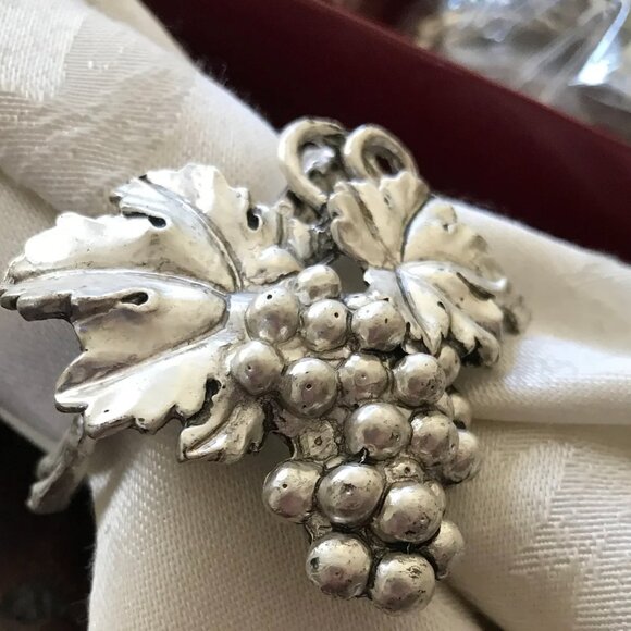 ARTHUR COURT Vintage Set of 4 "Grape" Napkin Rings NIB - Picture 1 of 8